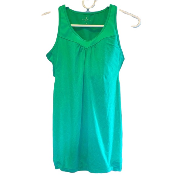 Athleta top with built-in bra - Picture 1 of 3